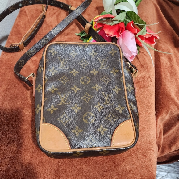 Authentic Louis Vuitton Amazone Crossbody bag - Picture 6 of 12